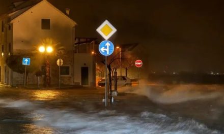 Snažna oluja u Dalmaciji: More se izlilo i potopilo ulice i kuće