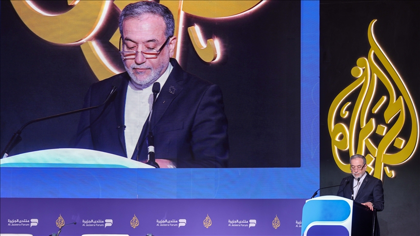 SAD šalje najveći nosač aviona prema Iranu, dok Iran testira zatvaranje Hormuškog tjesnaca