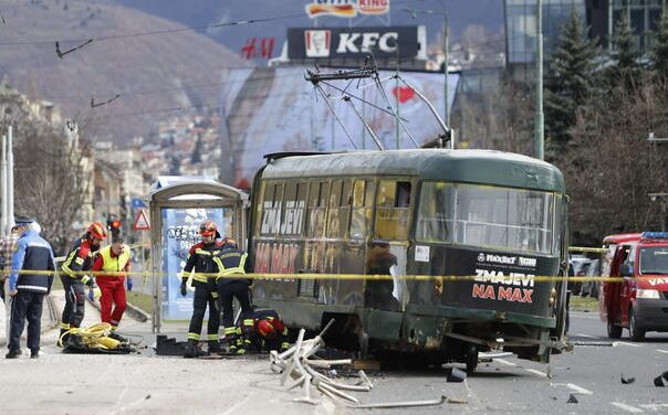 Istražitelji izuzimaju dokumentaciju iz GRAS-a, Ministarstva saobraćaja i Vikler-prometa