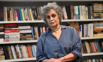 Arundhati Roy, književnica koja odbija šutjeti