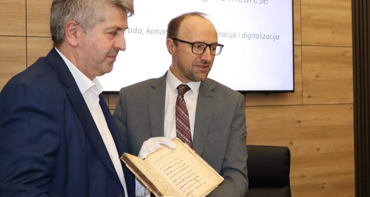 Karađoz-begovoj medresi vraćeni restaurirani rukopisi