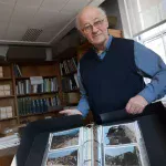 IN MEMORIAM ANDRAS RIEDLMAYER (1946–2026): Čovjek koji je dokazao da se narode ubija i rušenjem minareta