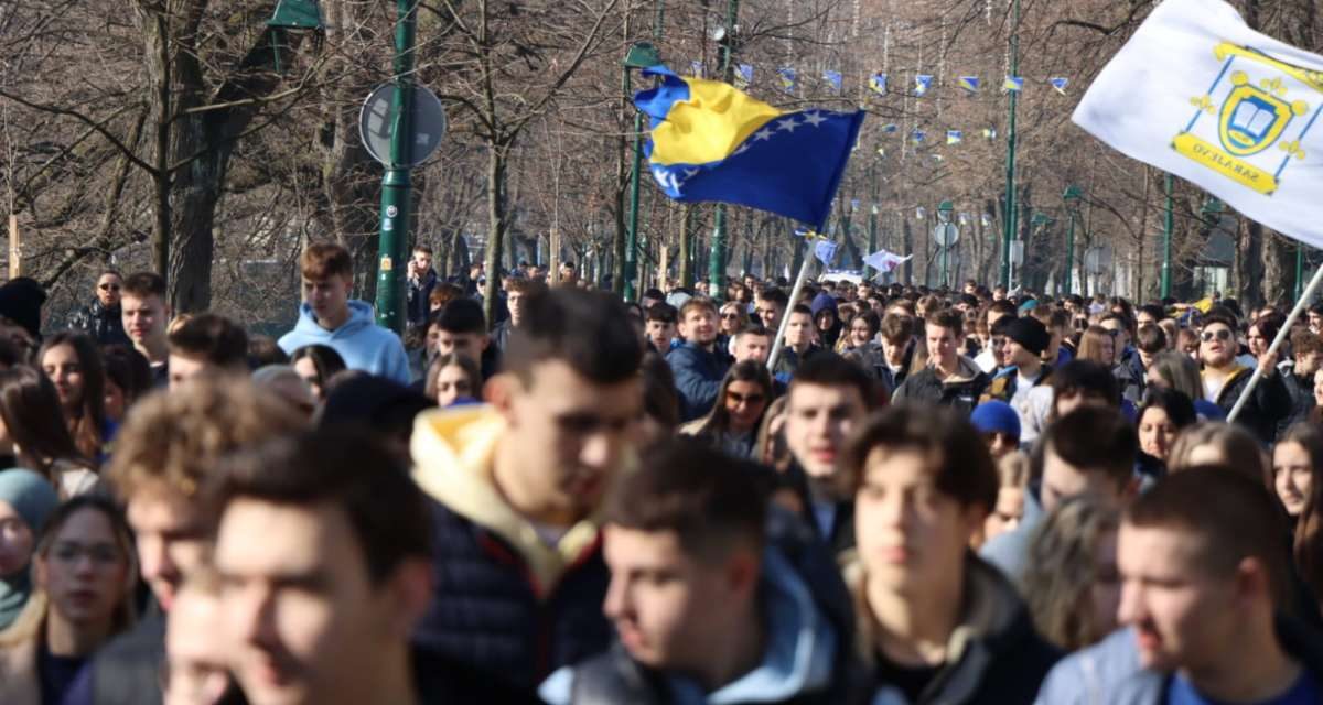 Defile 3.000 učenika povodom Dana nezavisnosti