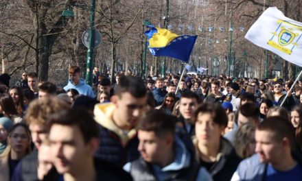 Defile 3.000 učenika povodom Dana nezavisnosti