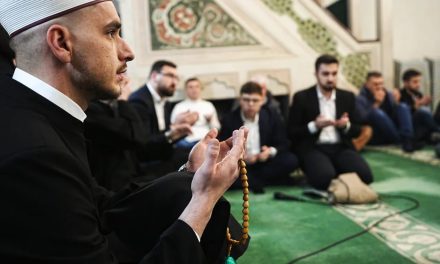 U bosanskim džamijama sinoć je obilježen Lejletul-berat