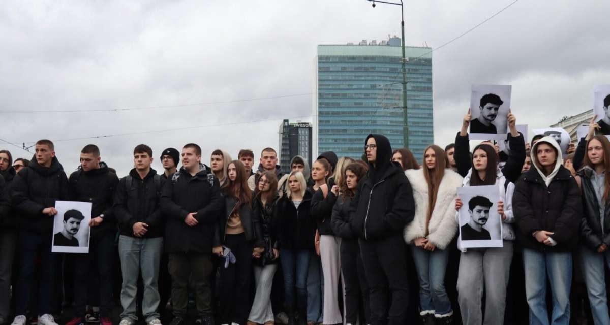 Mladi blokirali glavnu sarajevsku ulicu, Vlada KS se nije uspjela usaglasiti da proglasi dan žalosti, a GRAS tvrdi da vozač nije kriv