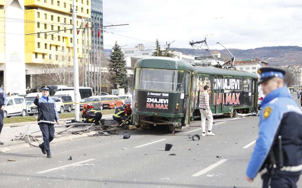 Jedna osoba poginula, dvije povrijeđene nakon iskakanja tramvaja iz šina