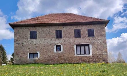 Šabova kula na Bandžovom brdu – sama i gorda