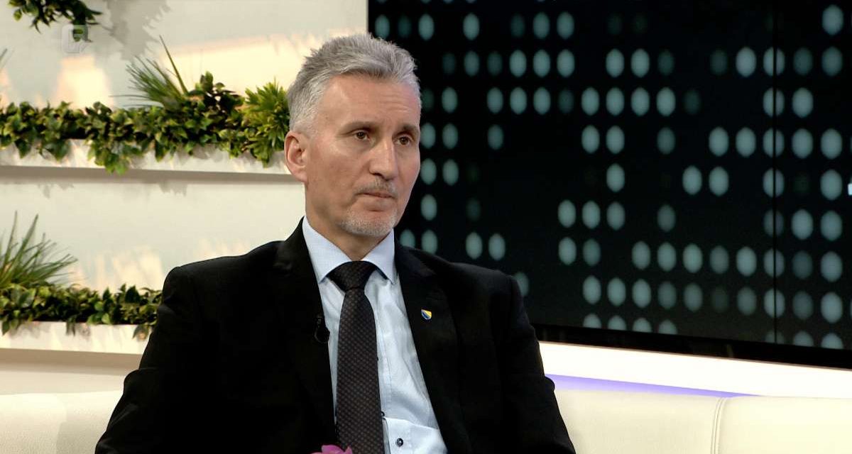 Kemal Ademović dao ostavku na sve stranačke funkcije i napustio NiP