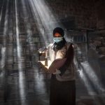 Spašavanje knjiga i rukopisa iz biblioteke Omari džamije u Gazi