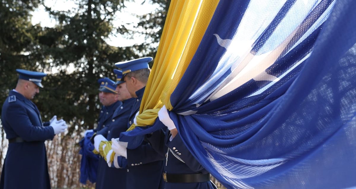 Obilježavanje Dana nezavisnosti počelo je podizanjem državne zastave na Humu