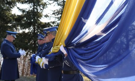 Obilježavanje Dana nezavisnosti počelo je podizanjem državne zastave na Humu