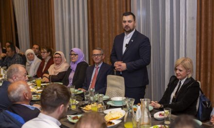 Župan i gradonačelnica Rijeke na iftaru: Ovo više nije suživot, ovo je zajednički život