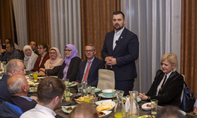 Župan i gradonačelnica Rijeke na iftaru: Ovo više nije suživot, ovo je zajednički život