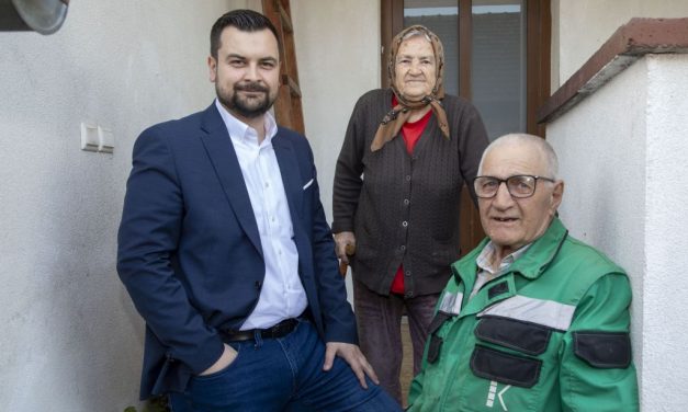 Armin Hodžić u Gunji: S Bošnjacima o problemima svakodnevnog života