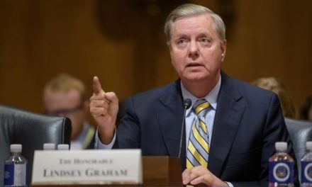 Šaptač Trumpu: Senator koji je uveo SAD u rat sa Iranom