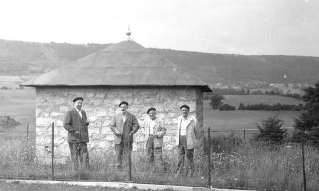 Rušenje turbeta Alije Đerzeleza
