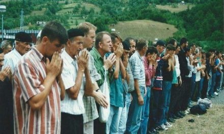 Prvo obilježavanje genocida bilo je 1997. u Kladnju, a prva dženaza u Potočarima 2003. godine
