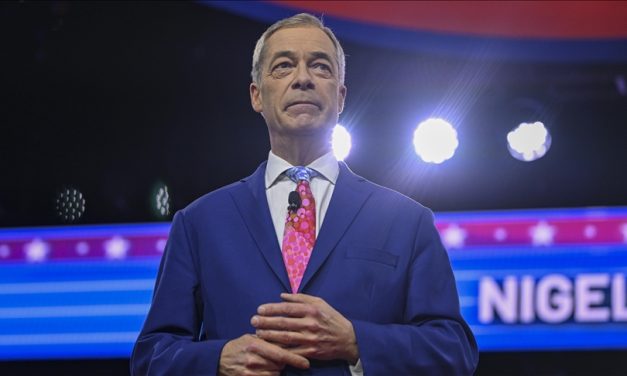 Strah od “muslimanske dominacije”: Nigel Farage želi zabraniti muslimanske javne molitve