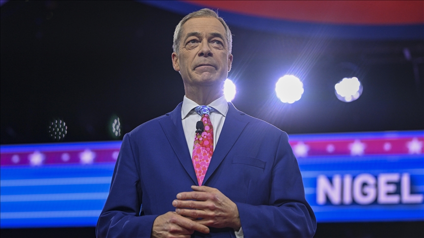 Strah od “muslimanske dominacije”: Nigel Farage želi zabraniti muslimanske javne molitve