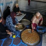 FOTOGALERIJA: Raseljene Palestinke peku bajramske kolačiće u šatorskom kampu u Gazi