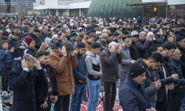 Hiljade vjernika na bajram-namazu u Zagrebu