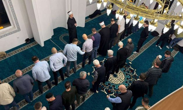 Klanjana prva teravija u Dašnica džamiji u Bijeljini