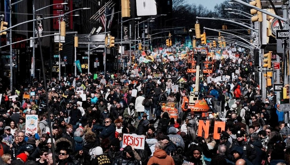Masovni protesti u američkim gradovima protiv ‘wannabe kralja i njegove svite’