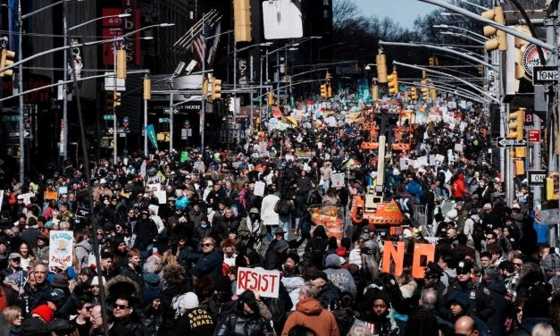 Masovni protesti u američkim gradovima protiv ‘wannabe kralja i njegove svite’