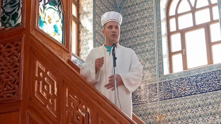 AI efendija: Uključićemo “live” i ne morate uopće dolaziti u džamiju