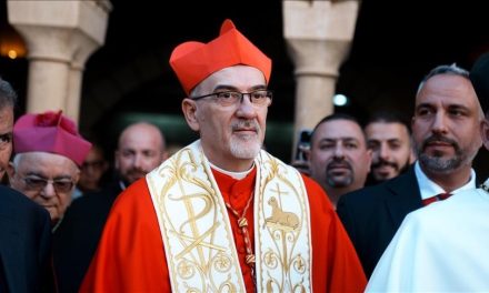 Prvi put u nekoliko stoljeća: Izraelska policija zabranila patrijarhu da uđe u Crkvu Svetog groba na Cvjetnicu