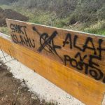 Poruke mržnje osvanule na gradilištu Islamskog centra u Zadru: ‘smrt islamu‘, ‘Alah ne postoji‘, ‘ZDS‘, ‘Ante Pavelić‘
