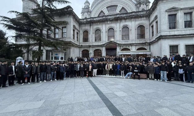 Hiljadu i po mladih na sabah-namazu u džamiji Dolmabahçe