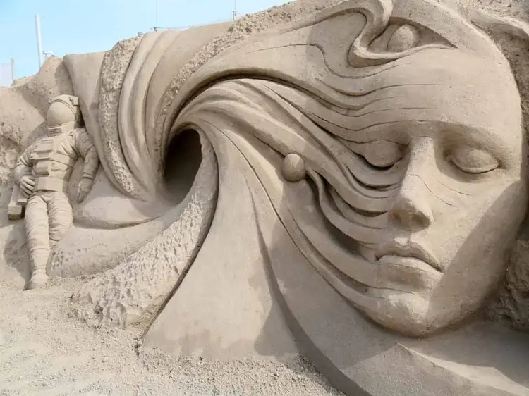 Festival skulptura od pijeska na plaži Lara