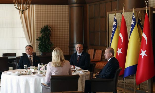 Erdogan ugostio članove Predsjedništva BiH na doručku u Antaliji