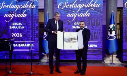 Osnivač Pomozi.ba: Elviru Karaliću uručena Šestoaprilska nagrada