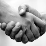 Kako je „pretres“ postao stisak ruke