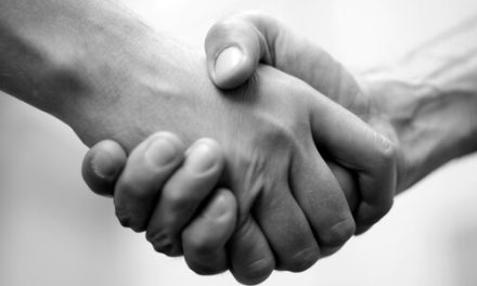 Kako je „pretres“ postao stisak ruke