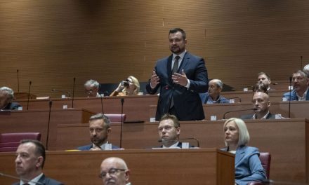 Hodžić otvorio aktualac pitanjem o prostorima nacionalnih manjina u Zagrebu