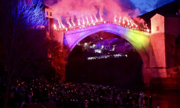 Sok sa Starog mosta, bakljada i hiljade Mostaraca koji skandiraju ime – Sergej Barbarez