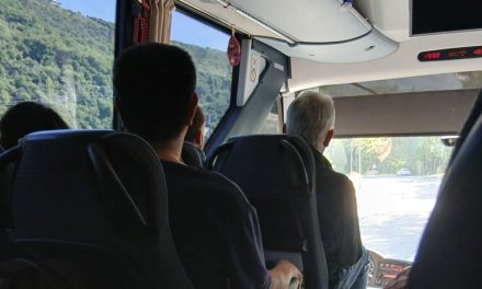 Marsela Sukić tvrdi da joj zbog marame vozač autobusa u Crnoj Gori nije dozvolio da sjedi u prednjem dijelu vozila