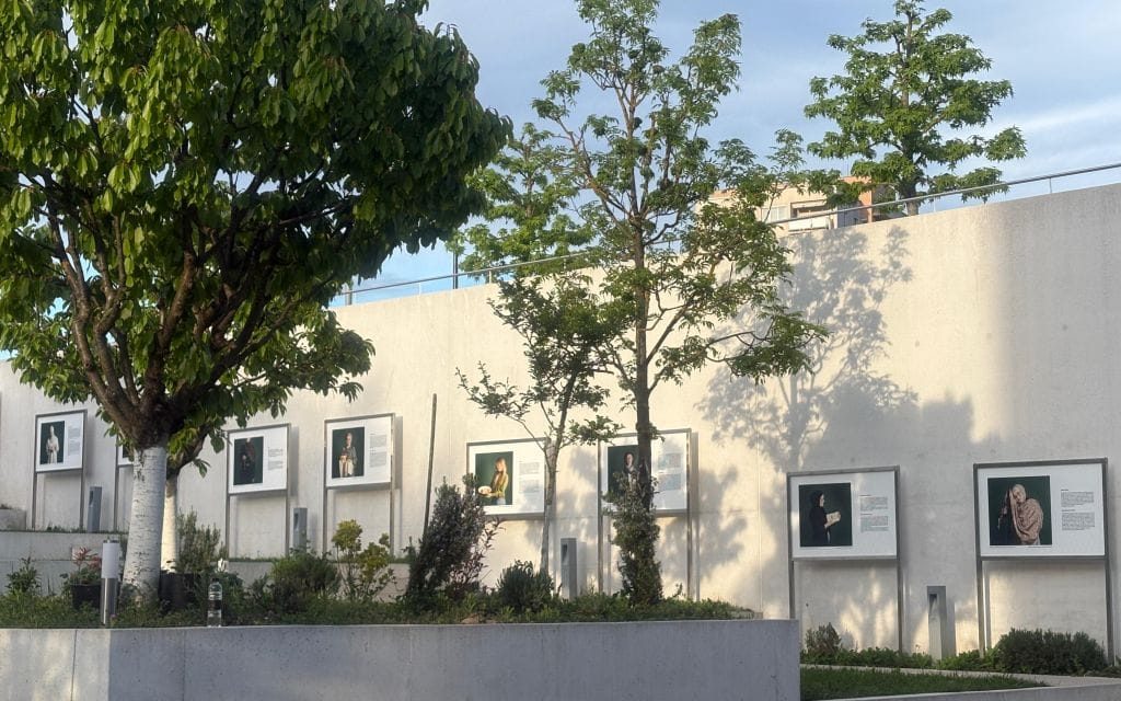 Priče o identitetu, sjećanju i iskustvu života između svjetova