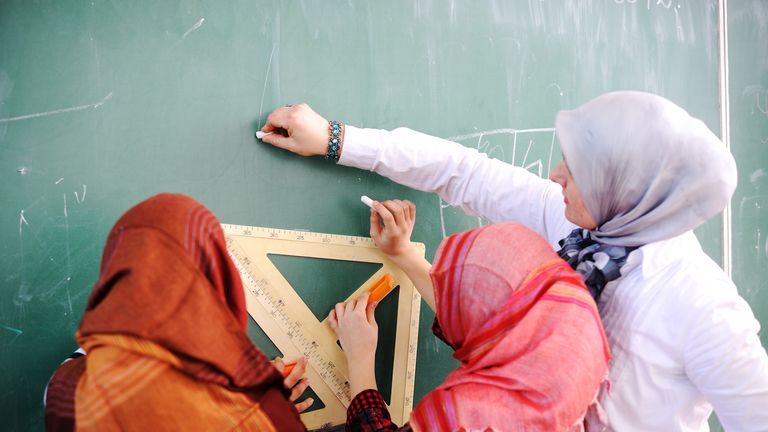 Pravno mišljenje: Zabrana hidžaba za djevojčice mlađe od 14 godina je neustavna