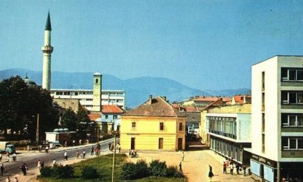 Prva sahat-kula izgrađena u Bosni jeste ona što je stajala pored Ferhadije u Banja Luci