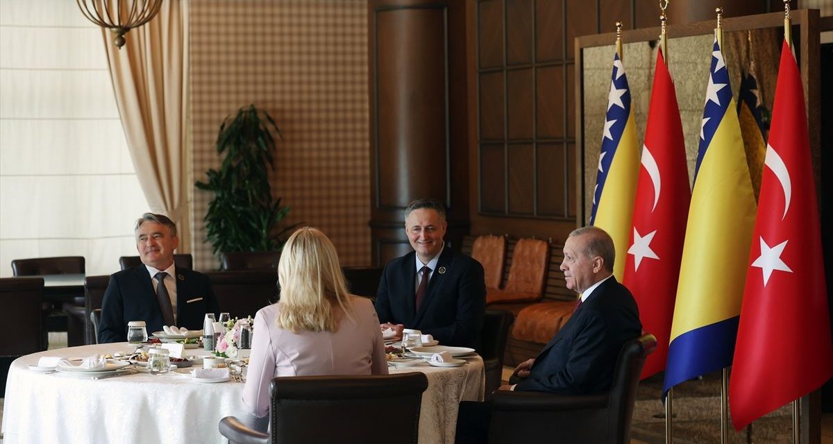 Erdogan ugostio članove Predsjedništva BiH na doručku u Antaliji