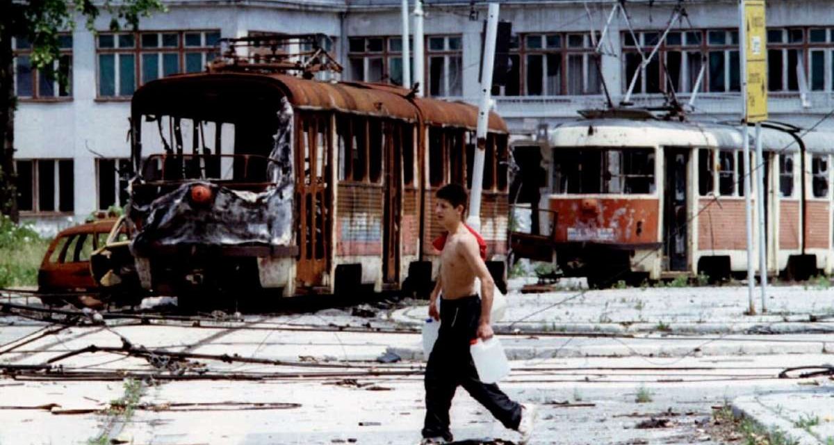 1425 dana: Peti april. Dan početka opsade Sarajeva