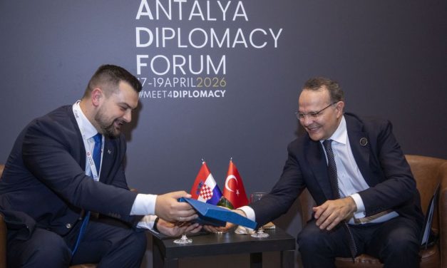 Hodžić i Bozay o Balkanu kao ekosustavu: Manjine su most Istoka i Zapada