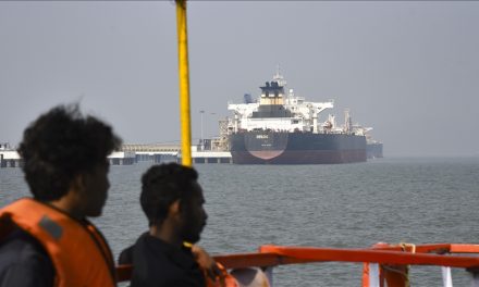 Iran otvara Hormuški tjesnac za sve komercijalne brodove, Trump im zahvalio, cijene nafte pale