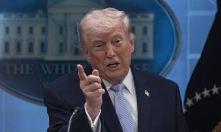 Trump po starom: Red samohvalisanja, red prijetnji, red megalomanskih obećanja