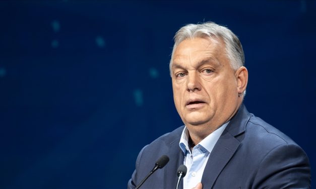 Sve metamorfoze Viktora Orbana: Od liberala do desničara, od nevjernika do zagriženog kršćanina